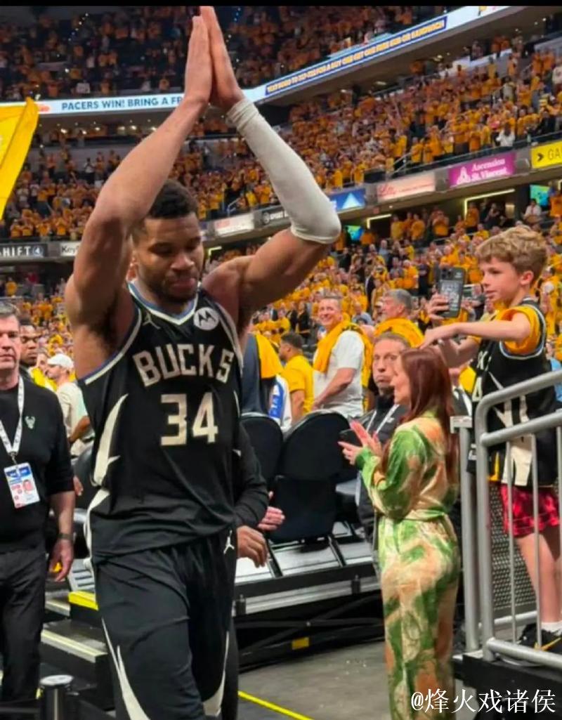 雄鹿考虑再引援以挽留字母哥，你认为雄鹿会进行哪些操作？